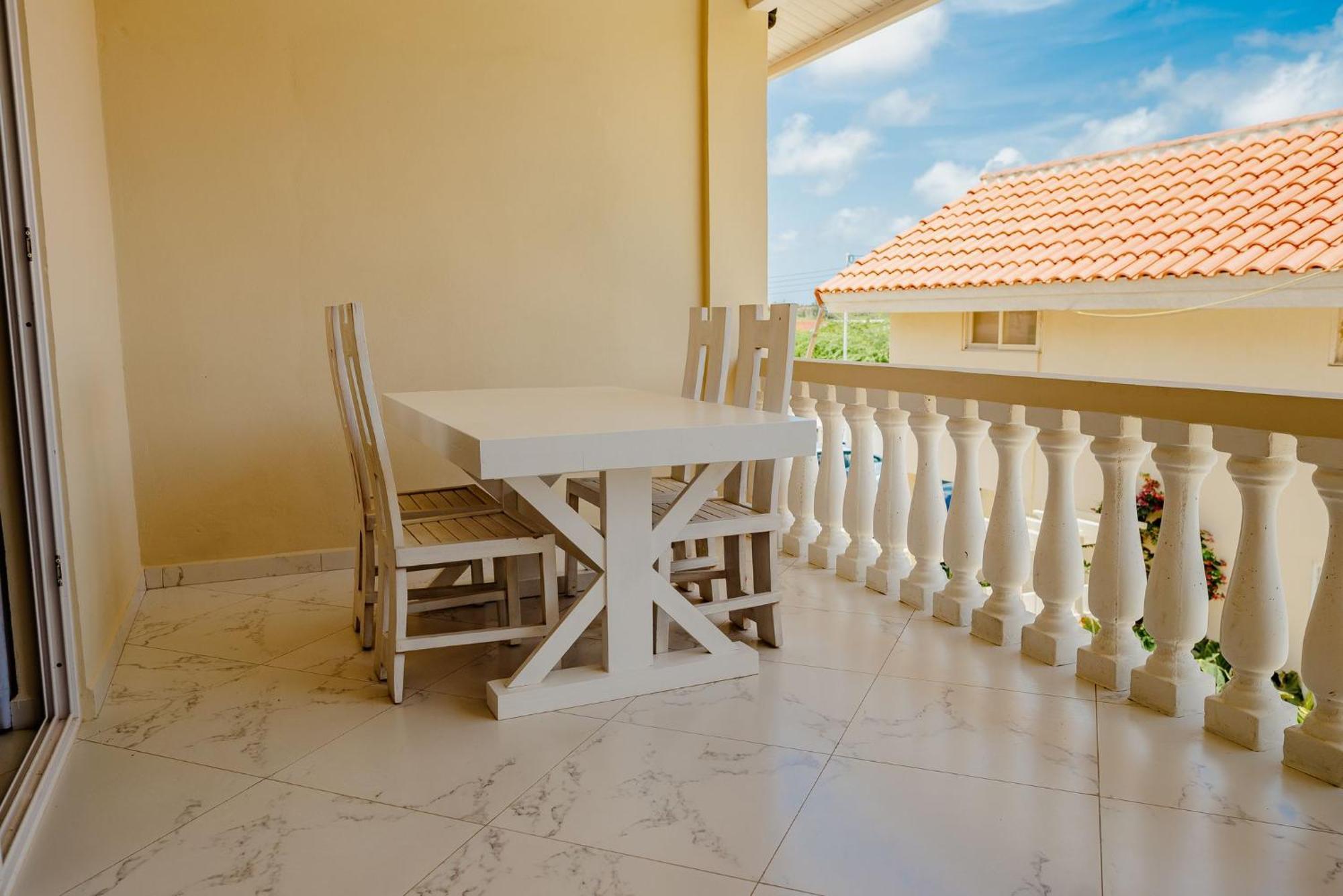 Gorgeous 2-Bedroom Apartment 2 Km From Eagle Beach Palm Beach Luaran gambar